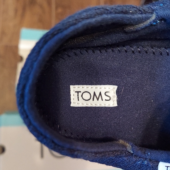 BRAND‎ NEW in Box Size 7 Toms Navy Blue Loafers Slip-On Shoes - Picture 6 of 8